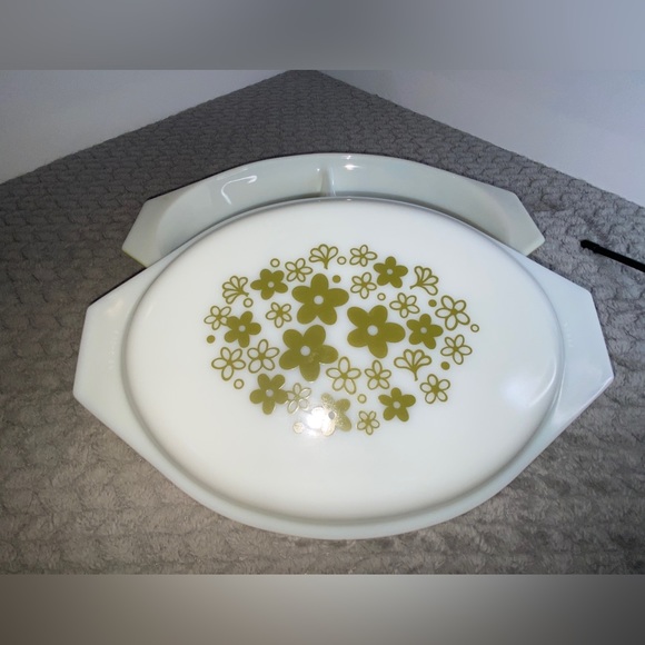 VINTAGE PYREX CRAZY DAISY CASSEROLE DISH - Picture 3 of 9